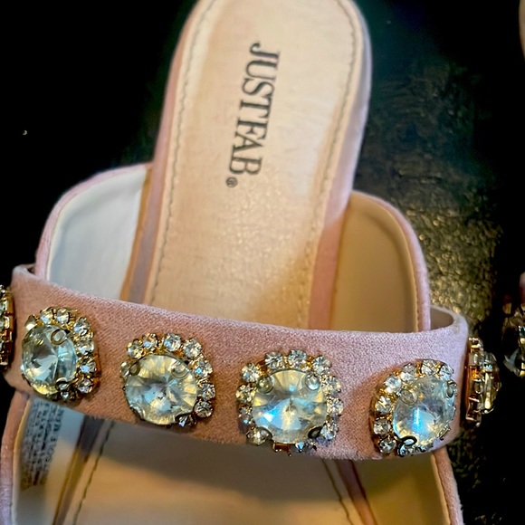 Women’s Size 7 JustFab Pink Rhinestone Slip On Flats - Picture 3 of 3
